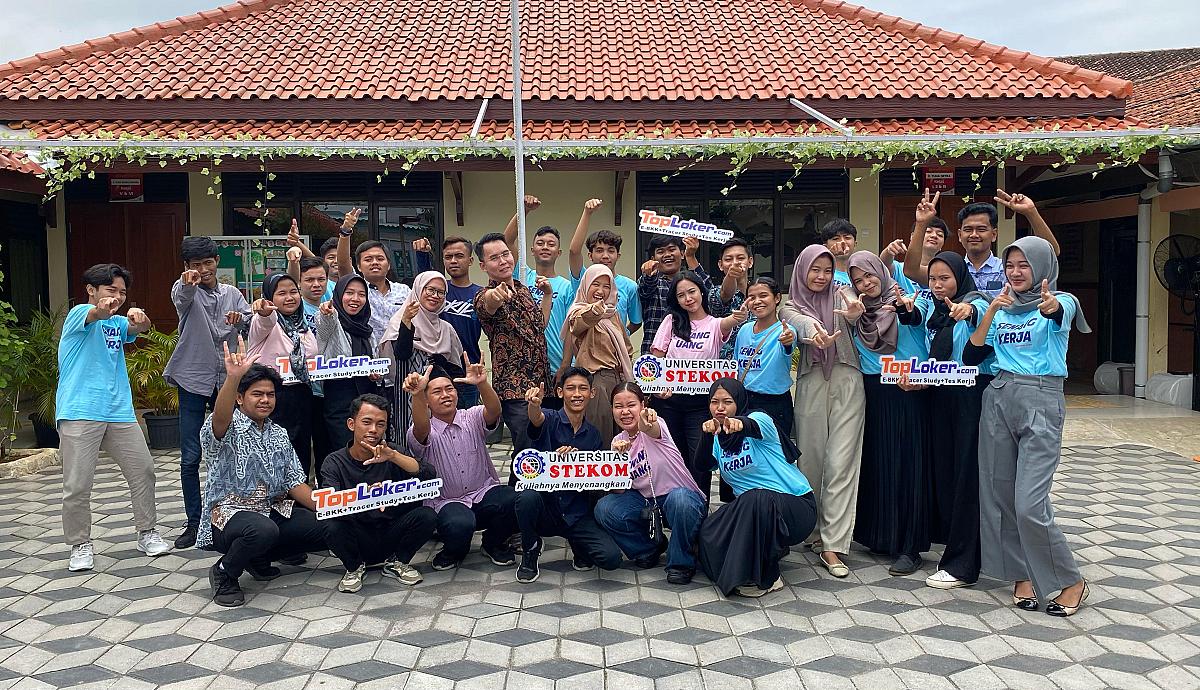 Universitas STEKOM dan Toploker.com Gelar Pelatihan Siap Kerja di SLB Negeri Demak