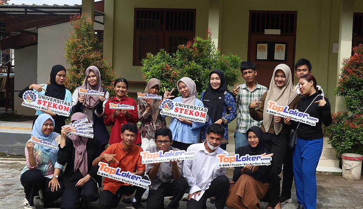 Universitas STEKOM dan Toploker.com Gelar Pelatihan Siap Kerja di SLB Negeri Kendal