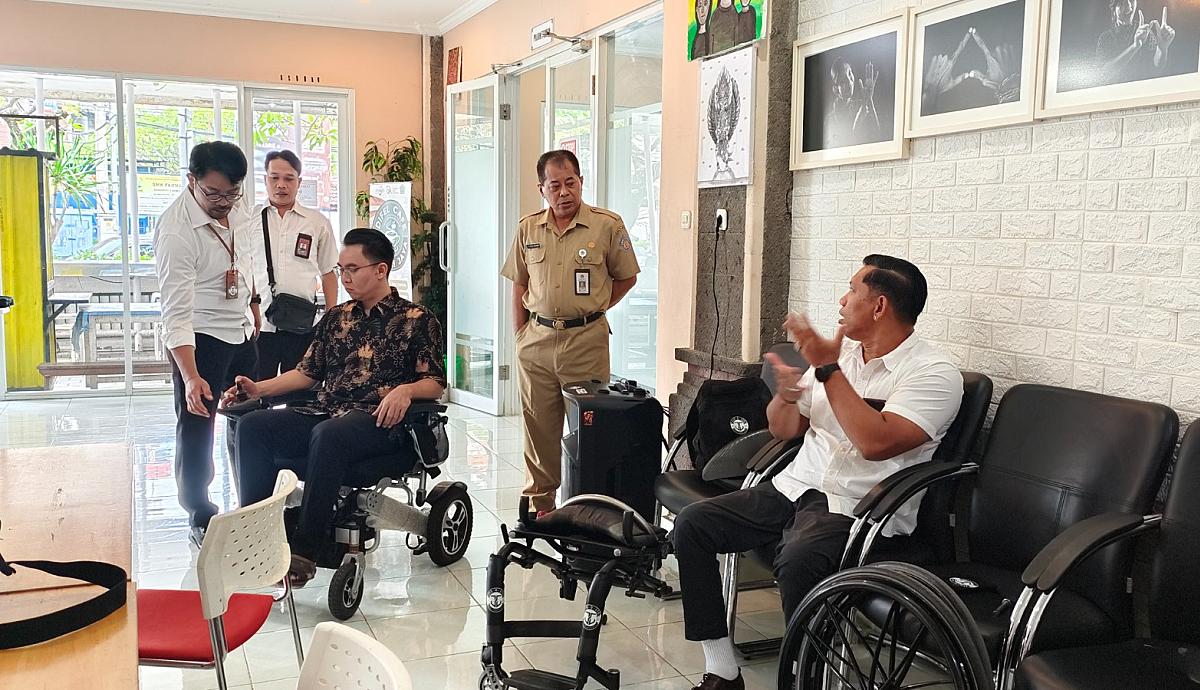 TopLoker.com dan Universitas STEKOM Kunjungi Graha Nawasena: Dialog Santai Serap Inspirasi dari Rumah Harapan Disabilitas Kota Denpasar